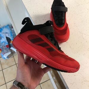Kids Adidas ‘Own The Game Black Red size 4Y